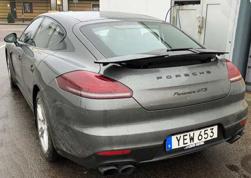 Grå metallic Porsche Panamera GTS stulen i Båstad